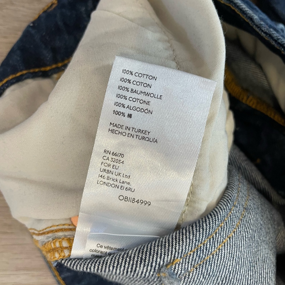 Awesome FREE PEOPLE Flared Blue Jeans with Distressed Cuffs. 24/33 - Picture 2 of 12